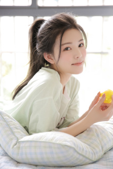 教官吸允花蜜